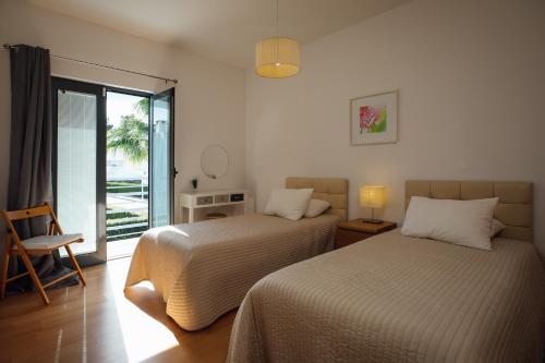 Un pat sau paturi într-o cameră la Villa Serena -your exclusive private swimming pool