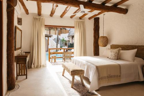 Postel nebo postele na pokoji v ubytování Casa Las Tortugas Petit Beach Hotel & Spa