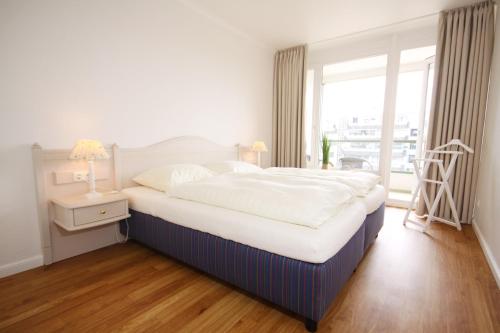 Tempat tidur dalam kamar di Meer & Strand - Haus Meeresstrand Ferienwohnung 313
