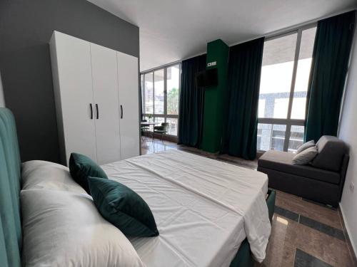 En eller flere senge i et værelse på Cactus Apartments
