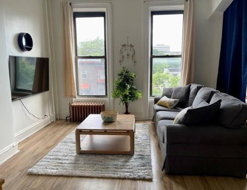 a living room with a couch and a coffee table at Walk everywhere! Stylish apartment for up to 5 in Albany
