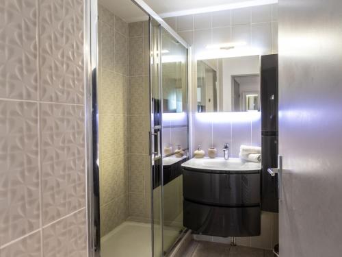 Apartment Les Colonnes de Circé by Interhome