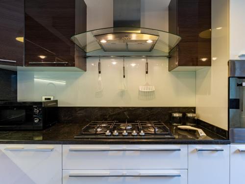 Kuchyň nebo kuchyňský kout v ubytování Apartment Manuela by Interhome