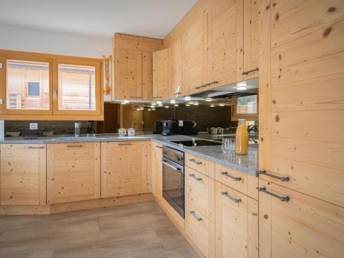 Apartment L' O 12 by Interhome