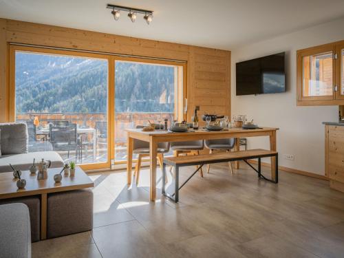 Apartment L' O 12 by Interhome