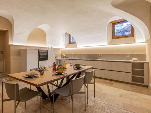 Una cocina o zona de cocina en Apartment La Loggia by Interhome