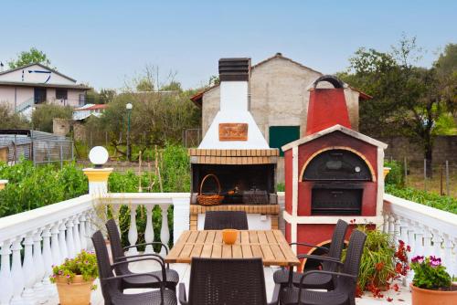 Loutra Holiday House