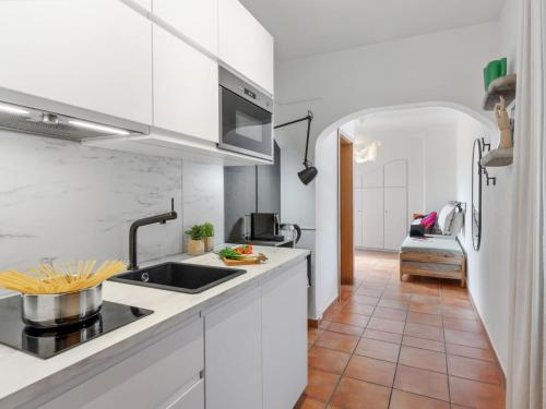 Køkken eller tekøkken på Apartment Da Gina Young Ascona by Interhome