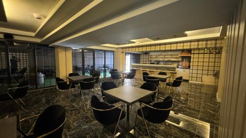 a restaurant with tables and chairs in a room at El Baboos Hotel in Bostaniçi