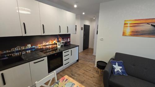 Una cocina o cocineta en Apartament Gdańsk Sobieszewo