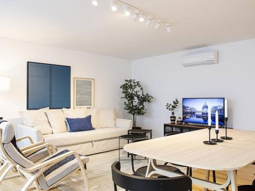 Saldanha Spacious Apt with AC Terrace and Garage