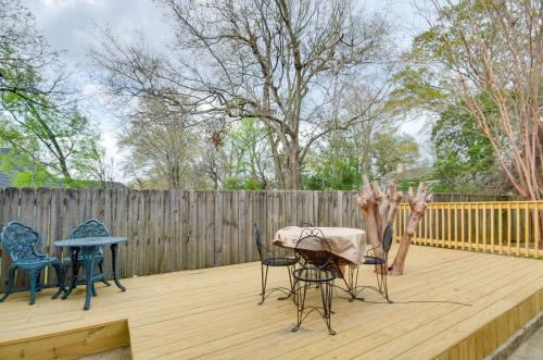 Μπαλκόνι ή βεράντα στο Stylish Home about 2 Mi to Jackson State and Belhaven!
