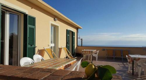 a patio with a table and chairs on a balcony at Agriturismo La Realidad in Finale Ligure