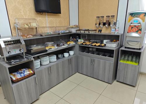 a kitchen with a buffet with food and drinks at Hotel Esperia in Sanremo