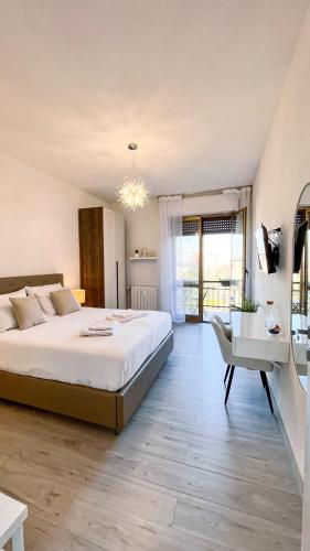 a bedroom with a bed and a desk and a chair at Dream & Relax in San Donato Milanese