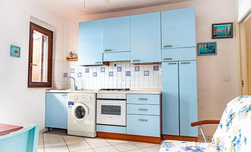 Dapur atau dapur kecil di La Casa di Cristian con terrazza vista mare