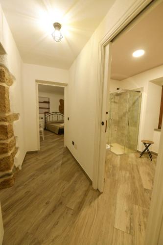 a hallway with a glass door leading to a bedroom at Casa Vacanze Nonno Antioco - USO ESCLUSIVO in Gonnosfanàdiga