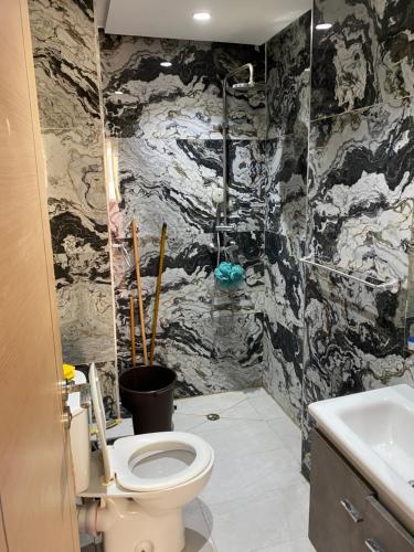 a black and white bathroom with a toilet and a sink at Jolie appartement oulfa azhar in Casablanca