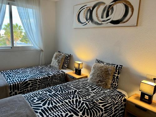 Ένα ή περισσότερα κρεβάτια σε δωμάτιο στο Lovely Apartament with a sunny terrace