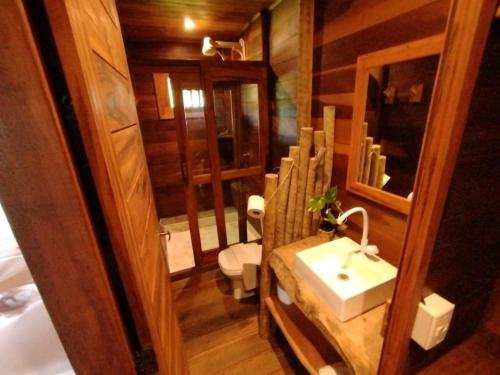a bathroom with a toilet and a sink at Caravelas Praia de Moitas in Amontada