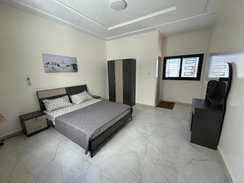a bedroom with a bed and a television in it at Complexe La Perfection in Nouakchott