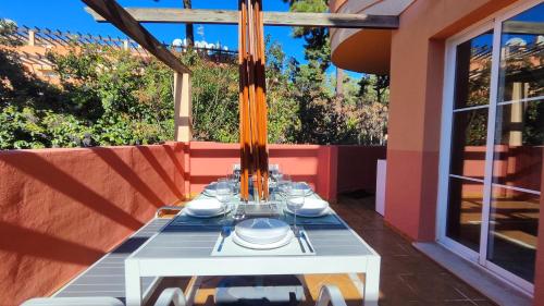 Pinogolf Elviria Marbella with free parking, wifi, pool and large terrace