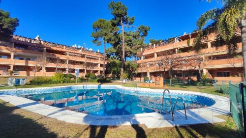 Pinogolf Elviria Marbella with free parking, wifi, pool and large terrace