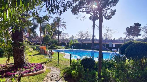 Pinogolf Elviria Marbella with free parking, wifi, pool and large terrace