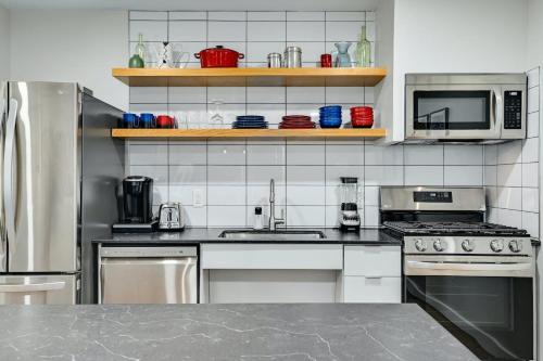 Photo de la galerie de l'établissement Artful Urban Bungalow Stylish Comfort in North Austin, à Austin