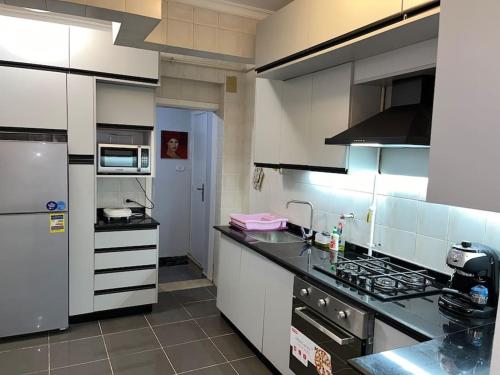Kuchyň nebo kuchyňský kout v ubytování Sakura 3 bedroom newly renovated