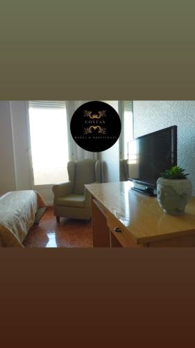 Μια τηλεόραση ή/και κέντρο ψυχαγωγίας στο Hotel COSTAS