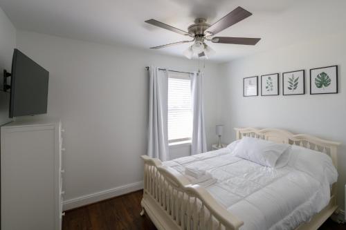a bedroom with a bed and a ceiling fan at 3Bed City Ranch near DTR in Raleigh