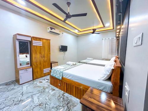 Postel nebo postele na pokoji v ubytování Fraydel HomeStay by JFZ - Honnavara