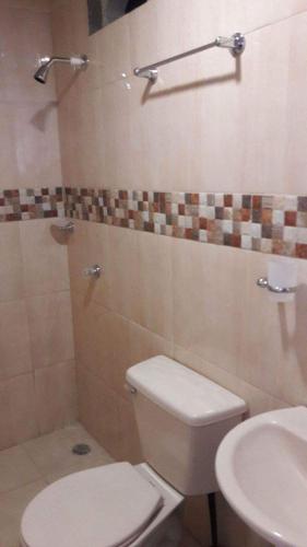 a bathroom with a toilet and a sink at VIVIENDA TURISTICA ROYAL INN in Barranquilla