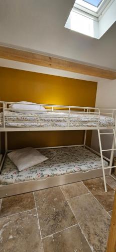 a bunk bed in a room with a window at Chez Lisa in Saint-Louis-du-Rhône