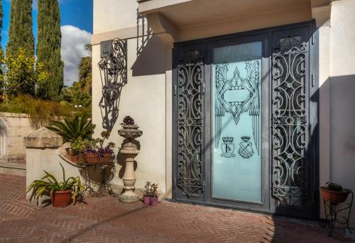an entrance to a house with a gate and plants at Villa Nicolaci - Liberty Suites in Noto