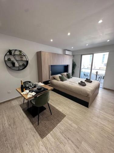 Superbe Studio avec balcon Rue d’Antibes