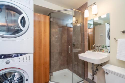 a bathroom with a washing machine and a sink at Spacious 3 bedroom Condo Easy walk to Grocery Store and Chairlift 7 in Telluride