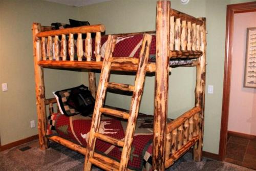 two sets of bunk beds in a room at Hideaway Down Canyon #101 in June Lake