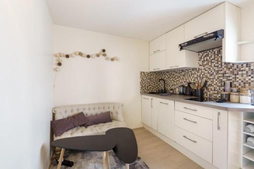 Central & Stylish 1BD Duplex w GardenMontmartre!