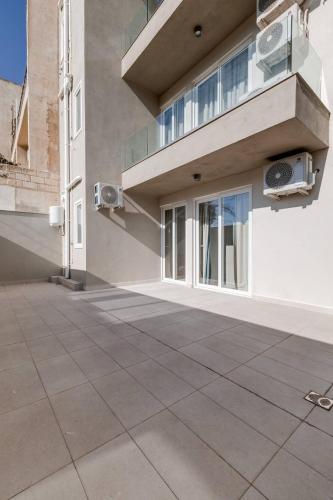 Balkoni atau teres di 9ten11 Seafront By Homely