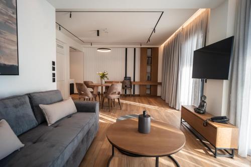 TV a/nebo společenská místnost v ubytování Volos Inn Hotel