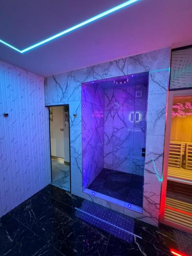 Gambar di galeri bagi HIGHFIELD PRIVATE SPA APARTMENT di Bradford