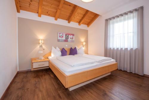 Un pat sau paturi într-o cameră la Leuchtenhof