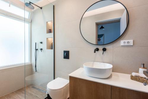 Spacious & Luxe 3BR Downtown 1min to Beach