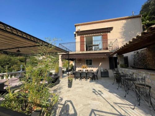 Rez de villa avec piscine