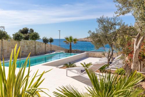 Golden Beach Luxury Villa