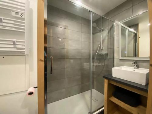 Koupelna v ubytování Résidence Vanoise - VAL THORENS location: Studio pour 4 en plein centre de la station MAE-9107