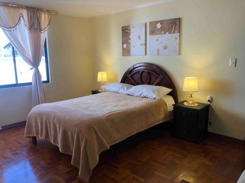 Ένα ή περισσότερα κρεβάτια σε δωμάτιο στο Apartamento Tranquilo y Espacioso cerca de Quito