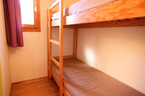 a room with two bunk beds with a window at Résidence Michailles - Studio pour 4 Personnes 94 in Peisey-Nancroix